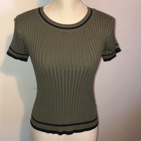 Poof! Tops - Form fitting short sleeve top